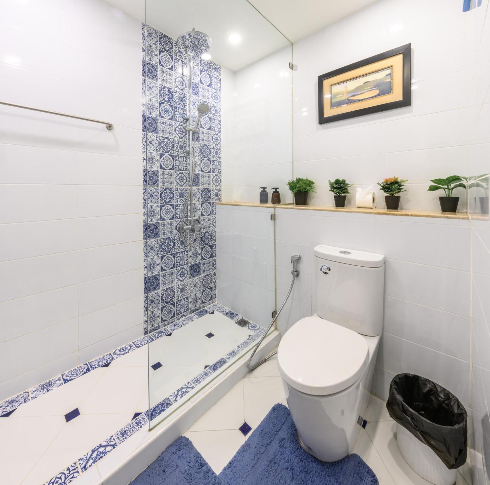 Jomtien Beachfront Stylish Studio , Stunning Seaview , Big Pool Екстер'єр фото
