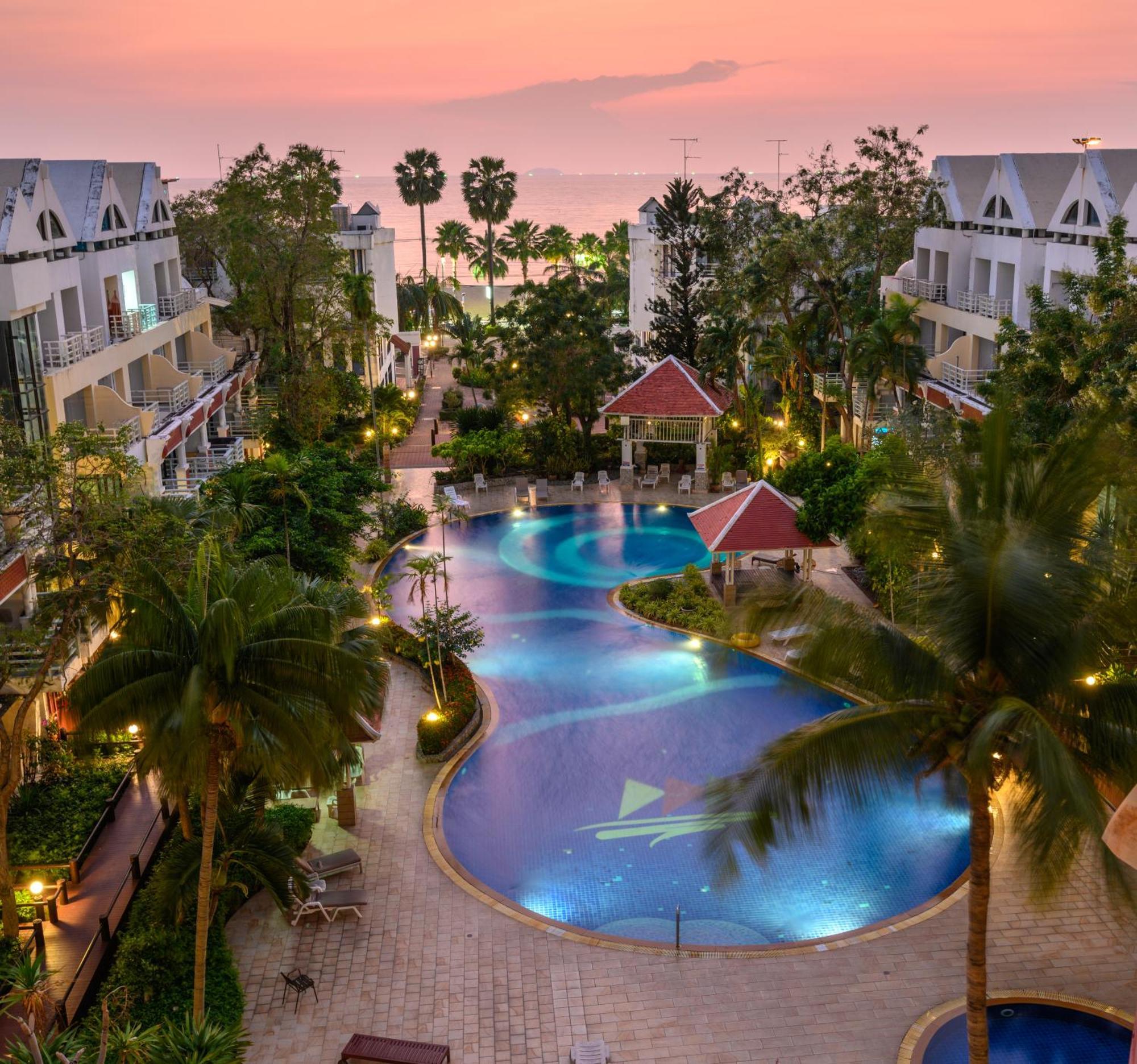 Jomtien Beachfront Stylish Studio , Stunning Seaview , Big Pool Екстер'єр фото